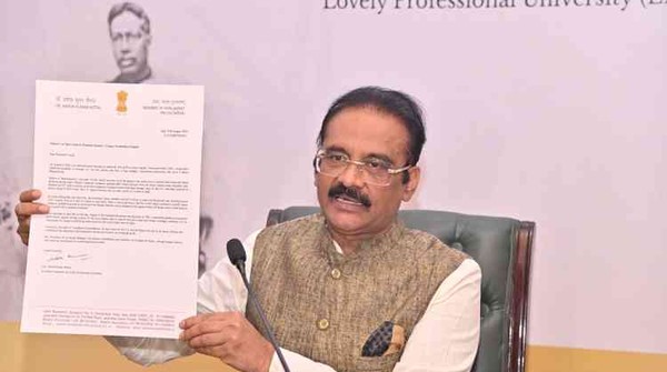 Punjab: मशहूि LPU University में लगा बैन, छात्रों के र्लए बंद हु ई ये सुविधाएं…